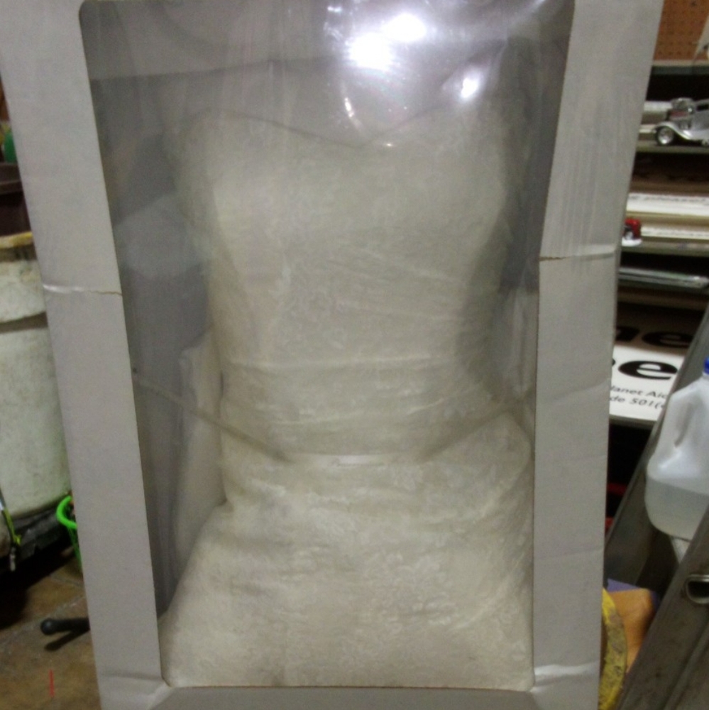 David's bridal wedding dress size 8